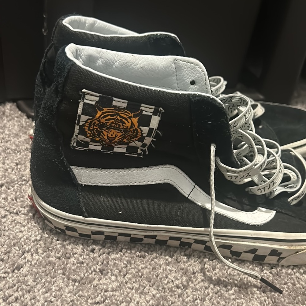 Vans - Picture 2 of 7